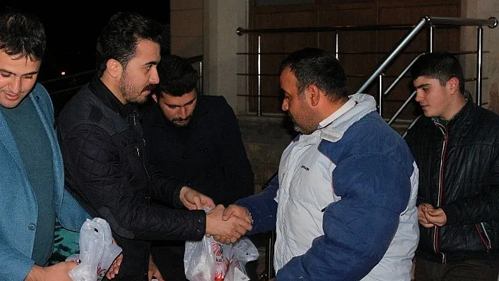 Erzincan AK Parti Gençlik Kolları'ndan Ahıska Türklerine kandil simidi
