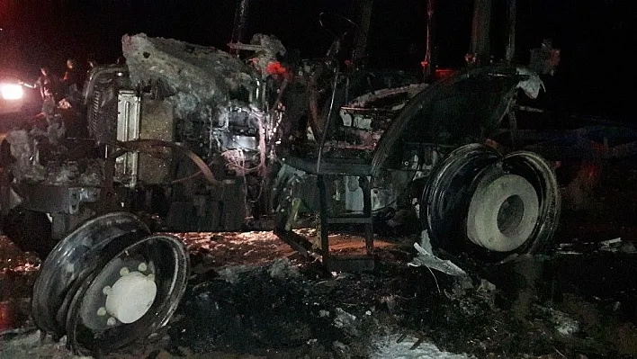 Yanan traktör kullanılamaz hale geldi

