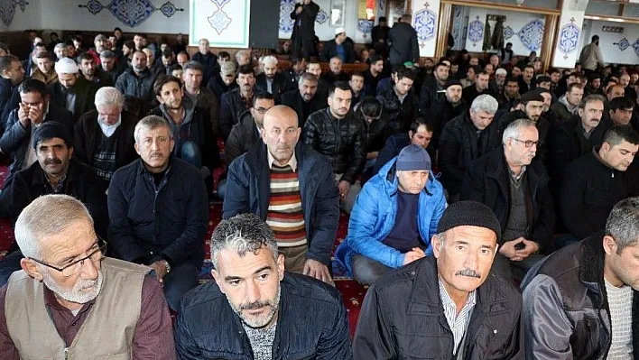 Erzincan'daki camilerde 'Güneşin doğduğu en hayırlı gün: Cuma' konulu hutbe okundu
