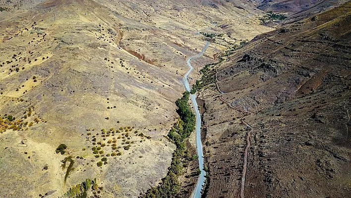 Hekimhan'da yol çalışmaları devam ediyor
