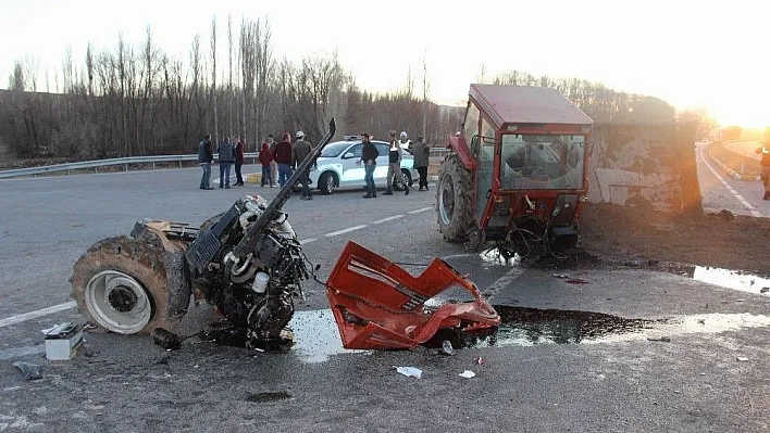 Tırın çarptığı traktör ikiye ayrıldı: 2 yaralı