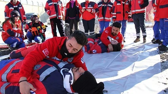 UMKE gönüllüleri başarılı tatbikatla göz doldurdu
