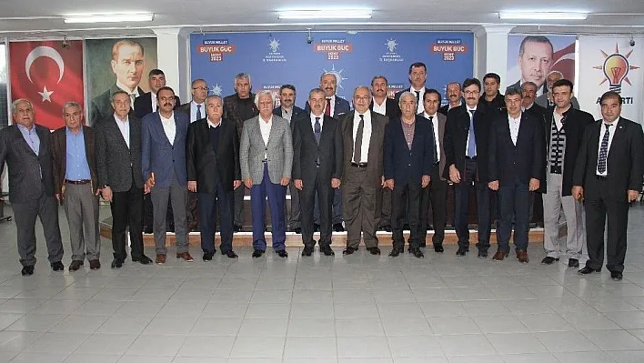 Başkan Erdoğan belediye ve AK Parti ilçe başkanlarıyla bir araya geldi
