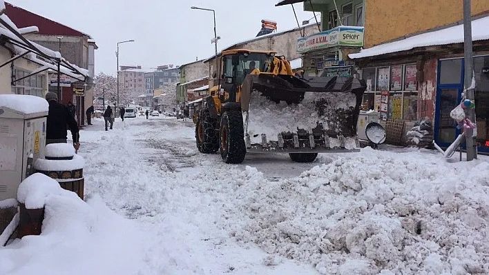 Bingöl'de kar 52 köy yolunu ulaşıma kapattı