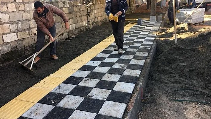 Eski Kahta Caddesinde kaldırım çalışması başlatıldı
