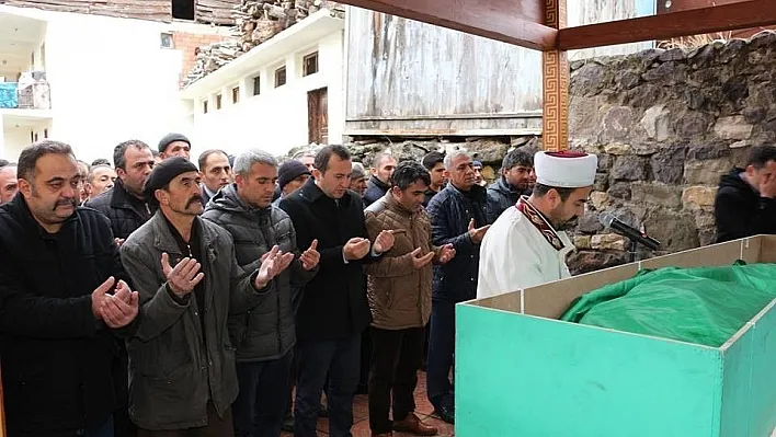 Olurlu Yalçın Öğretmen'in ani ölümü ilçeyi yasa boğdu

