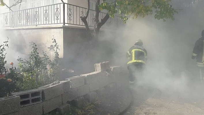 Balkon altında ki odunlar yandı
