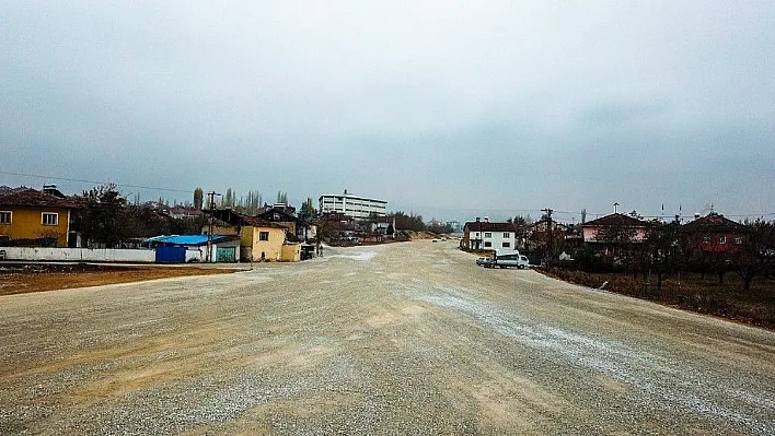 Büyükşehir Belediyesi 50 metre genişliğinde yol açıyor
