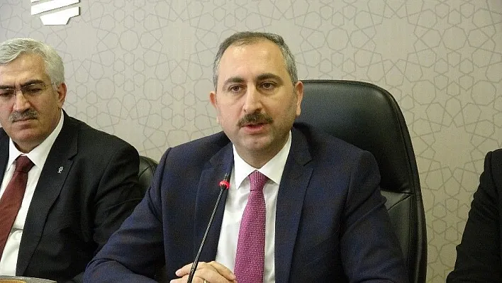 Adalet Bakanı Gül, AK Parti Erzurum İl Teşkilatında konuştu:
