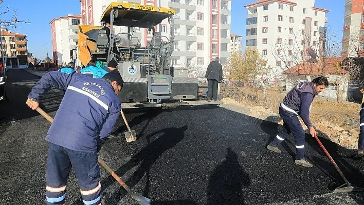 Göztepe Mahallesinde 6 sokakta sıcak asfalt çalışması yapıldı
