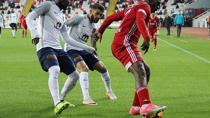 Süper Lig: DG Sivasspor: 1 - Medipol Başakşehir: 0 (İlk yarı)
