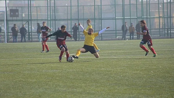 Malatya Bayanlarspor'da Adıyaman galibiyetinin sevinci sürüyor
