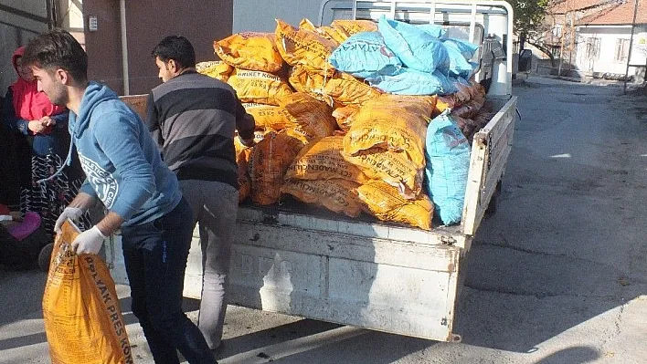 Yeni Hamle Kolejinden 20 aileye yakacak yardımı
