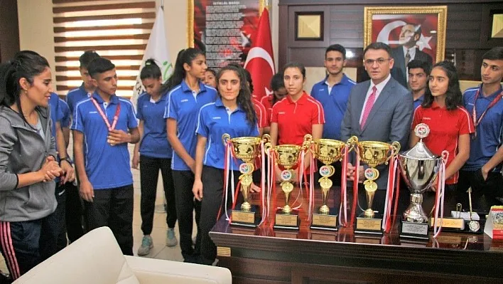 Kaymakam Balcı başarılı sporcuları kabul etti
