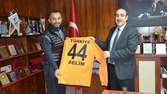 Şampiyon kaleciden Spor İl Müdürlüğü'ne ziyaret
