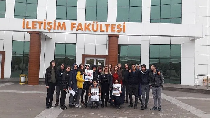 Liseli öğrenciler, İletişim Fakültesini gezdi
