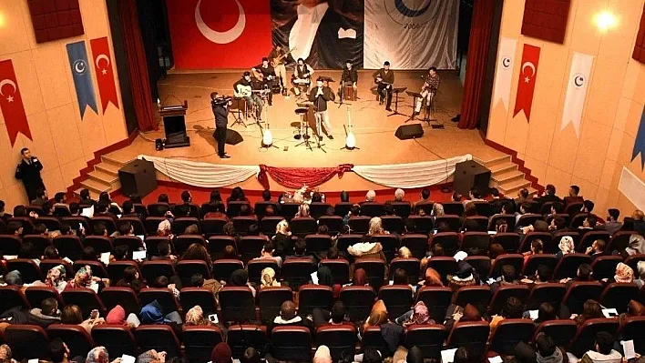 Müzikseverler halk müziği ezgileri konserinde buluştu
