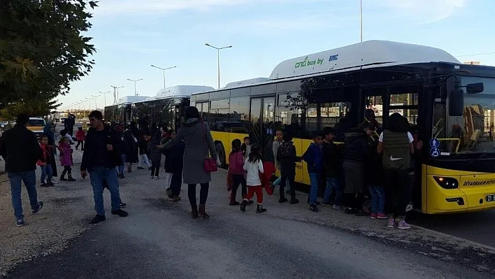 Diyarbakır'da havaalanına ek toplu taşıma seferleri başlatıldı
