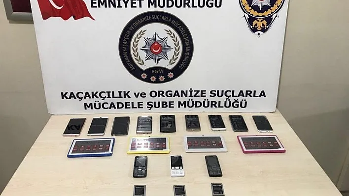 Kaçak telefonlar ve tabletler ele geçirildi
