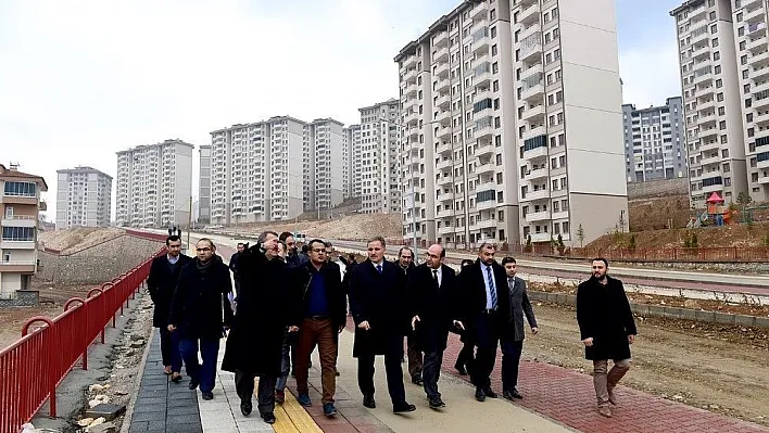 Başkan Çakır Güney Kuşak Yolunda incelemelerde bulundu
