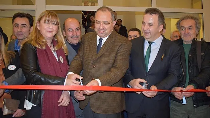 Vali Kaban sergi açılışına katıldı

