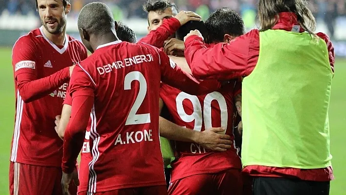 Süper Lig: DG Sivasspor: 2 - Beşiktaş: 1 (Maç sonucu)
