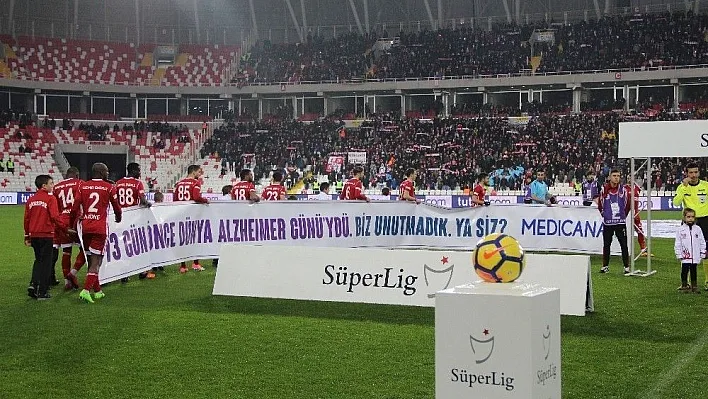 Sivassporlu futbolculardan Alzheimer için duyarlı davranış
