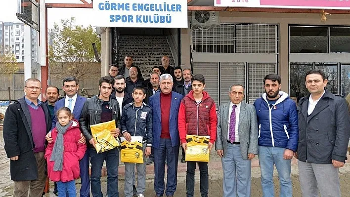 Başkan Polat başarılı sporcuları ödüllendirdi
