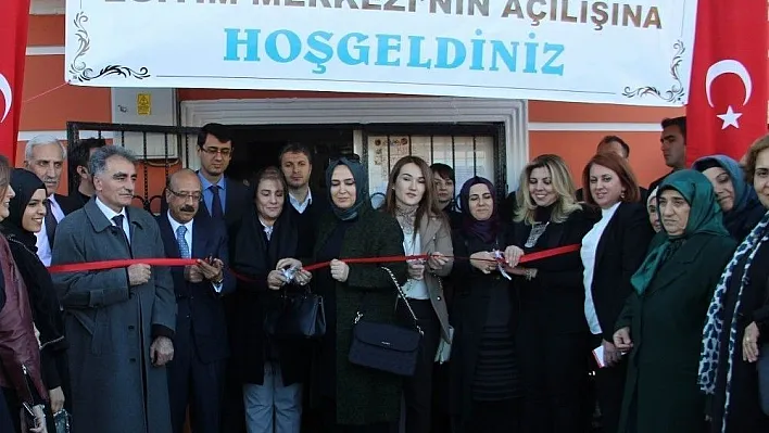 Yenişehir Belediyesi kadın meslek ve eğitim merkezi açtı
