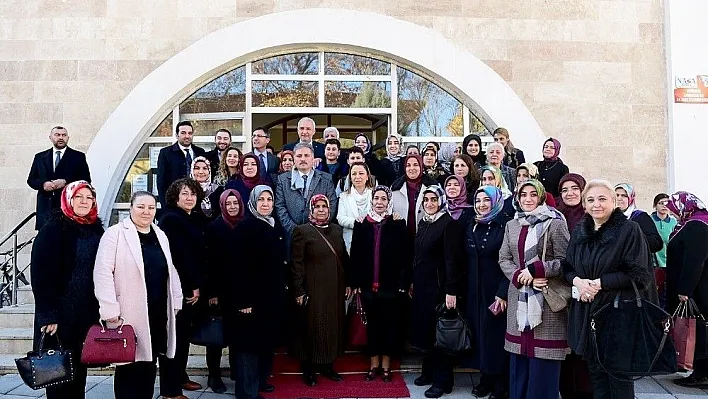 Kadın STK'lar Büyükşehir Belediyesi sosyal tesislerini gezdiler
