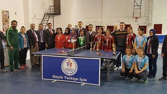 Masa Tenisi Turnuvasında Besnili öğrenciler derece elde etti

