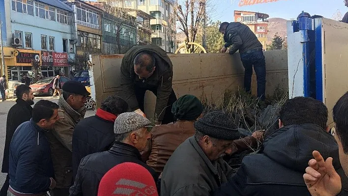 Tunceli'de 'Ağaç kesme, fidan dik' kampanyası
