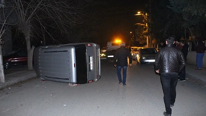 Hafif ticari araçlar çarpıştı: 1 yaralı
