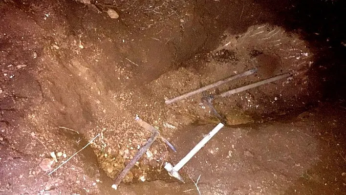 Kaçak kazı yapan 3 kişi gözaltına alındı
