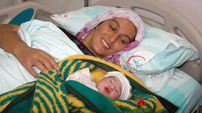 Yeni yılın ilk bebeği Emine Sümeyye
