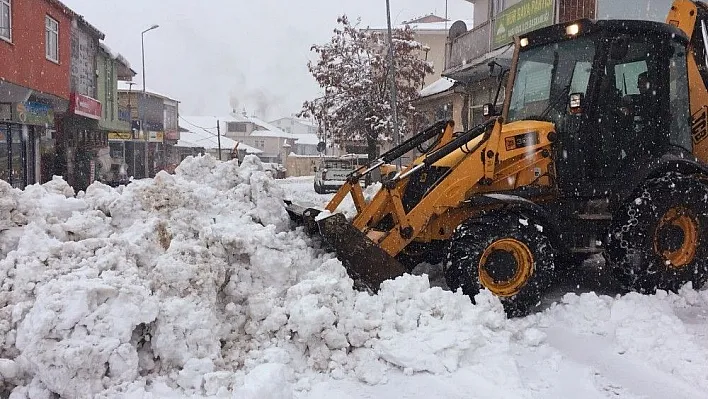 Bingöl'de kar 70 köy yolunu ulaşıma kapattı