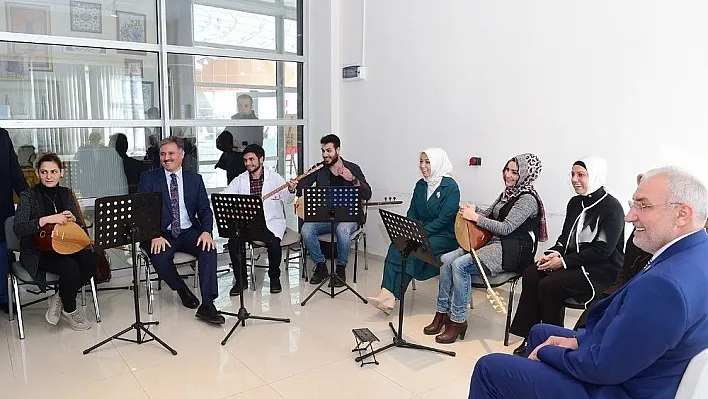 Fotoğraf Makinesi Müzesini gezen Ravza Kavakcı Kan:
