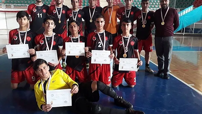 Safvan Anadolu İmam Hatip Lisesi futsal takımı yarı finale katılacak
