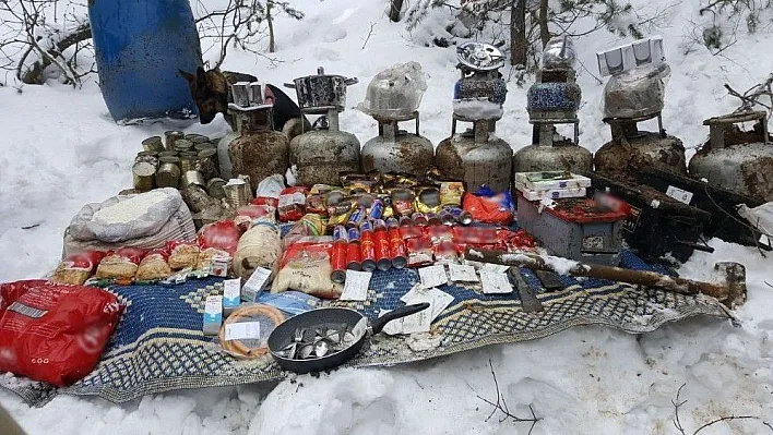 Erzincan'da teröristlere ait 2 sığınak ve 4 depo imha edildi
