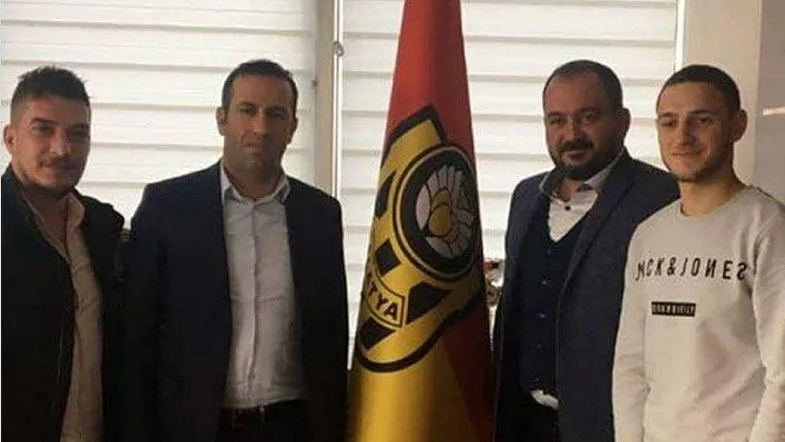 Evkur Yeni Malatyaspor 3 futbolcuyu renklerine bağladı
