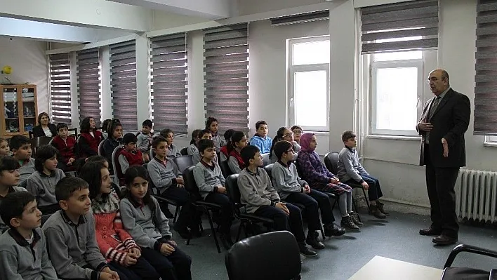 Gazi Ahmet Muhtar Paşa Ortaokulu öğrencilerine Mehmetçik Vakfı'nı anlattı
