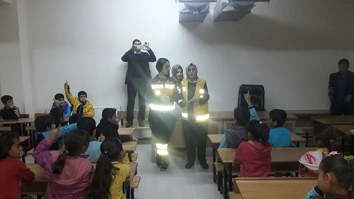 İlkokulu öğrencilerine 'Yaşama yol ver' projesi anlatıldı
