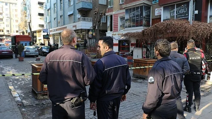 Diyarbakır'da kafelerin bulunduğu binaya EYP'li saldırı