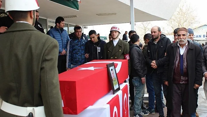 Şehit Er Adem Akpınar, Erzincan'da son yolculuğuna uğurlandı
