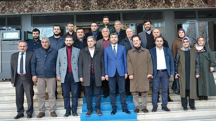AK Parti Yeşilyurt İlçe Başkanı Yalçınkaya mazbatasını aldı
