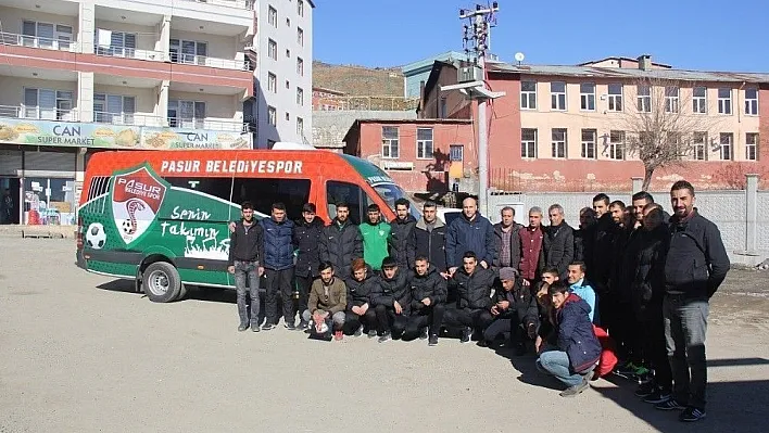 Kulp Belediyesi Pasur Belediyespor'a son model araç tahsis etti
