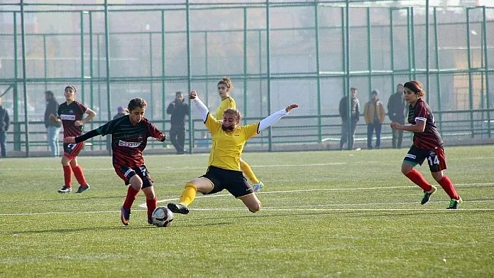 Malatya Bayanlar Spor gruptaki ilk yenilgisini aldı
