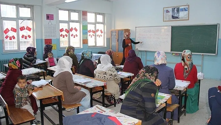 Kulp'ta okuma yazma kurslarına yoğun ilgi
