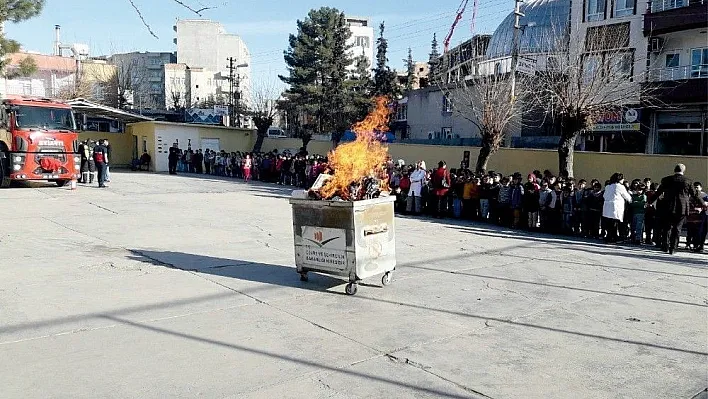 Öğrencilere itfaiye mesleği tanıtıldı
