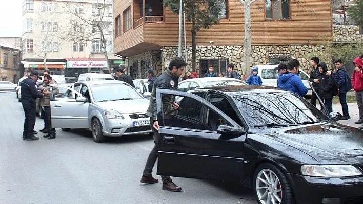 Okul önlerindeki uygulamada aranan 15 kişi yakalandı
